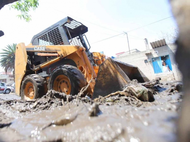 Mujer muere por desplome de barda en Ecatepec