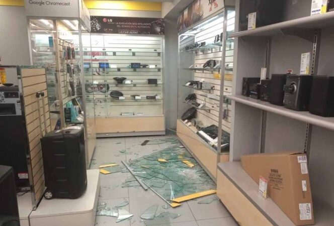 Detienen 3 adolescentes que robaron y saquearon un Coppel en Ecatepec