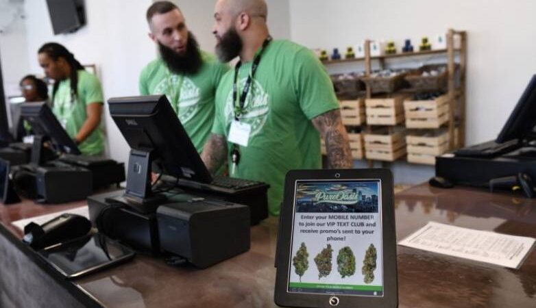 Abren primera tienda de marihuana en Boston