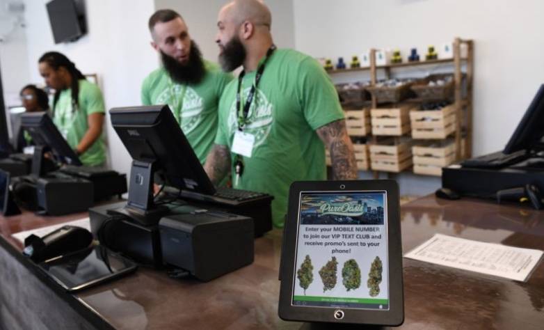 Abren primera tienda de marihuana en Boston