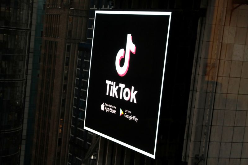 La red social TikTok oculta el contenido de “gente fea, gorda o pobre”