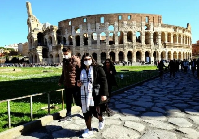 VÍDEO | Italiano queda atrapado con su hermana muerta que tenia coronavirus