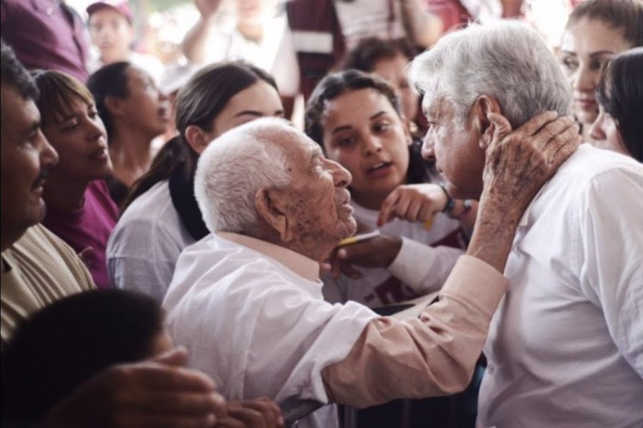 AMLO anuncia decreto para que adultos mayores descansen con goce de sueldo