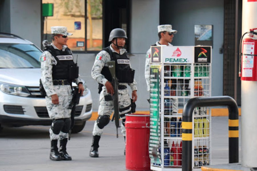 Guardia Nacional inmovilizará gasolineras por no vender “litros de a litro”