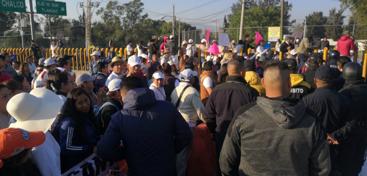 Bloqueo en la México-Puebla termina en enfrentamiento