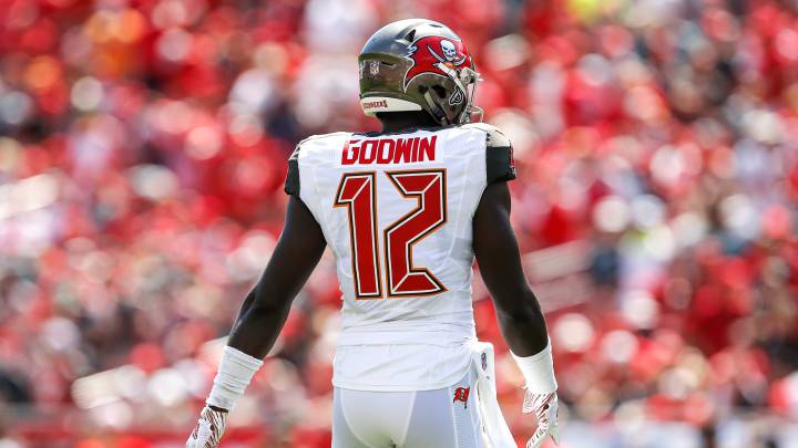 Chris Godwin cede el jersey número 12 a Tom Brady