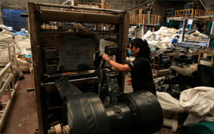 Ecatepec, núcleo de la fabricación de bolsas para cadáveres