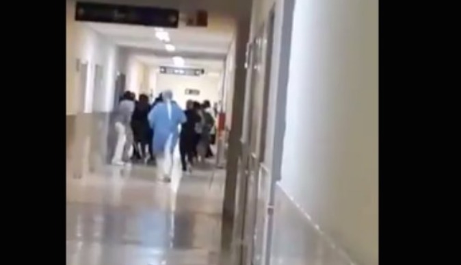 VÍDEO | Médicos del IMSS son agredidos por familiares de paciente fallecido por coronavirus