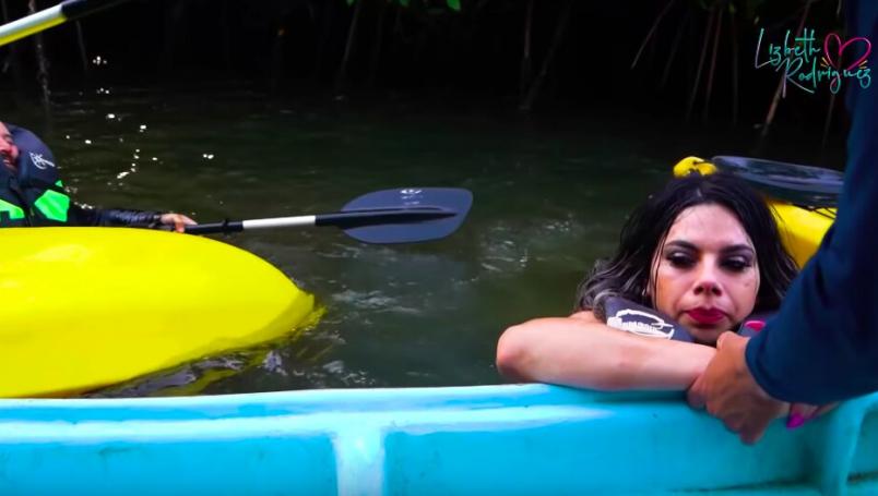 VÍDEO | Por lucirse Lizbeth Rodríguez cae a un río con cocodrilos