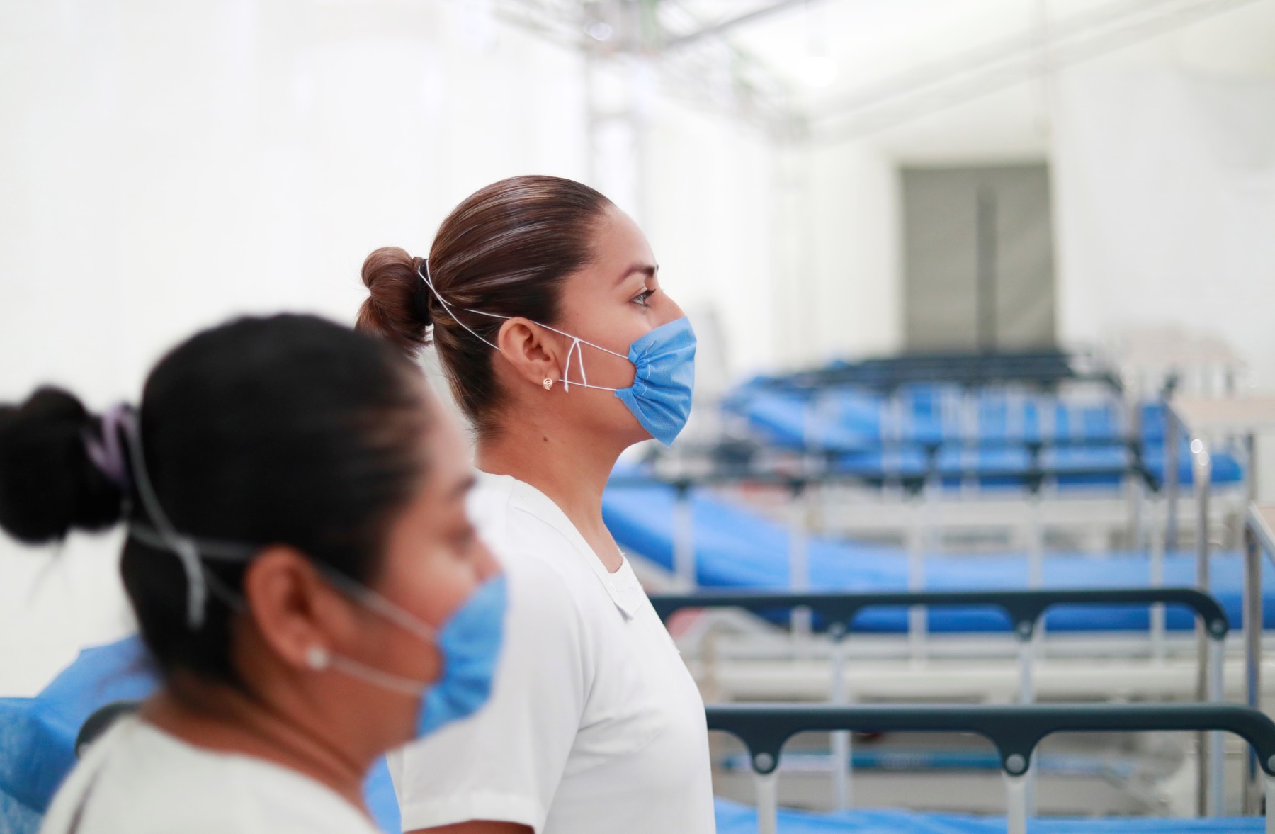 Gobierno contrata a 3,000 médicos para enfrentar al COVID-19