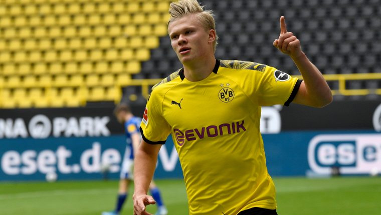 Erling Haaland, del Borussia Dortmund, sale de cambio por lesión