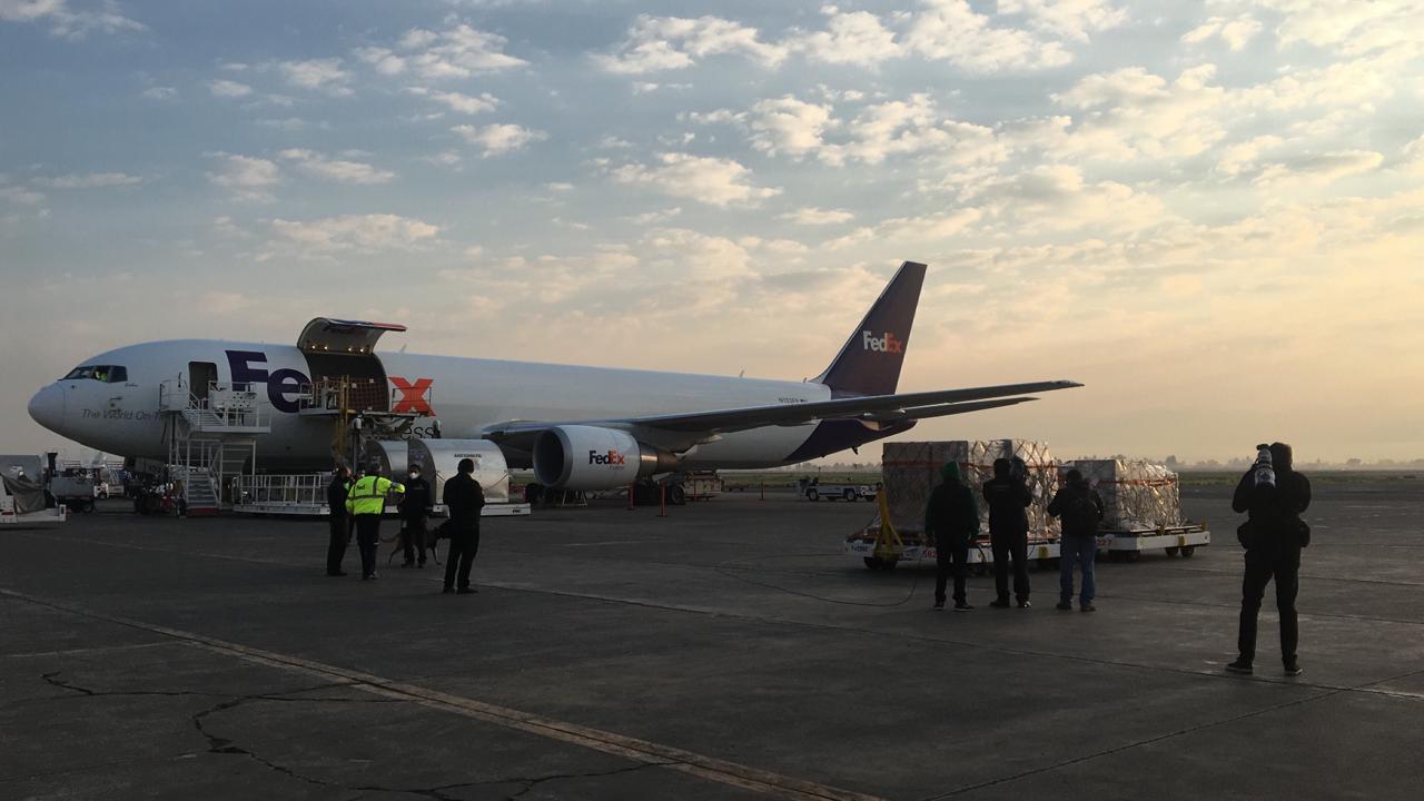 Llegan al Aeropuerto Internacional de Toluca más ventiladores médicos