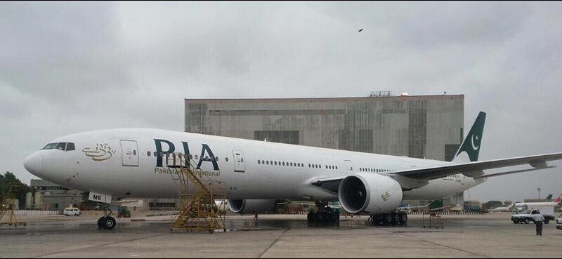 Se reporta accidente aéreo en la ciudad de Karachi, Pakistán