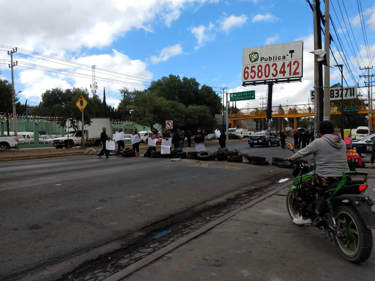 Comerciantes se manifiestan en la carretera México-Texcoco