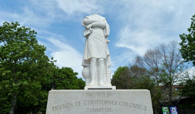Estatuas de confederados y Cristobal Colon son vandalizadas en EU
