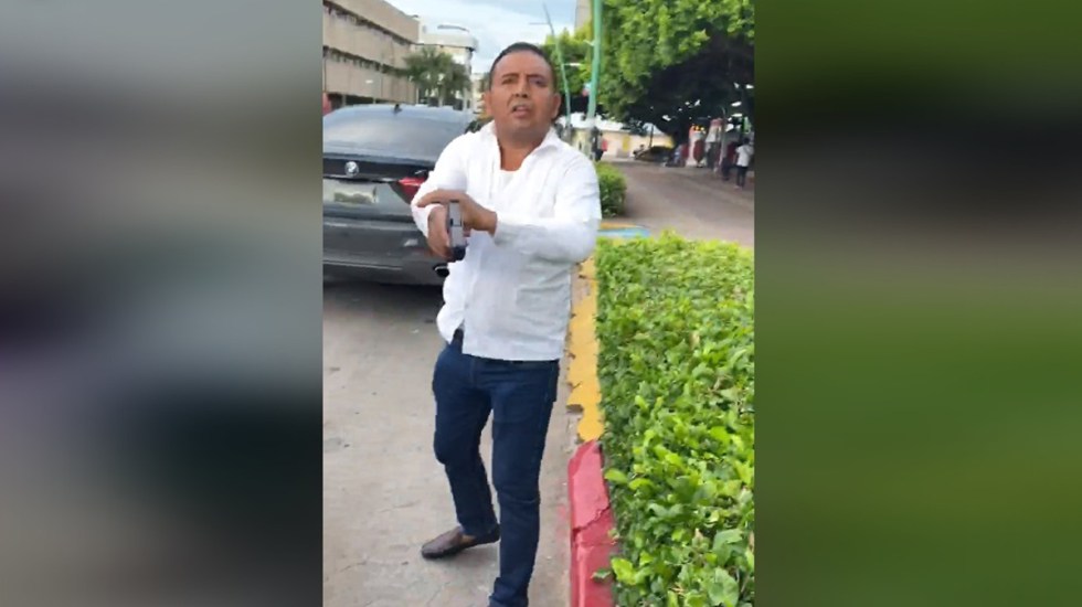 Escolta de hija del Gobernador de Chiapas, le dispara a expareja de la joven