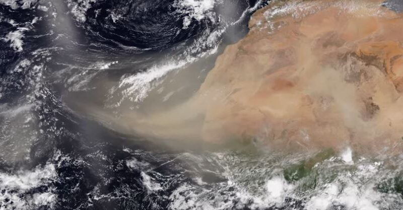 Nube de polvo del Sahara se ve desde el espacio y se acerca a México