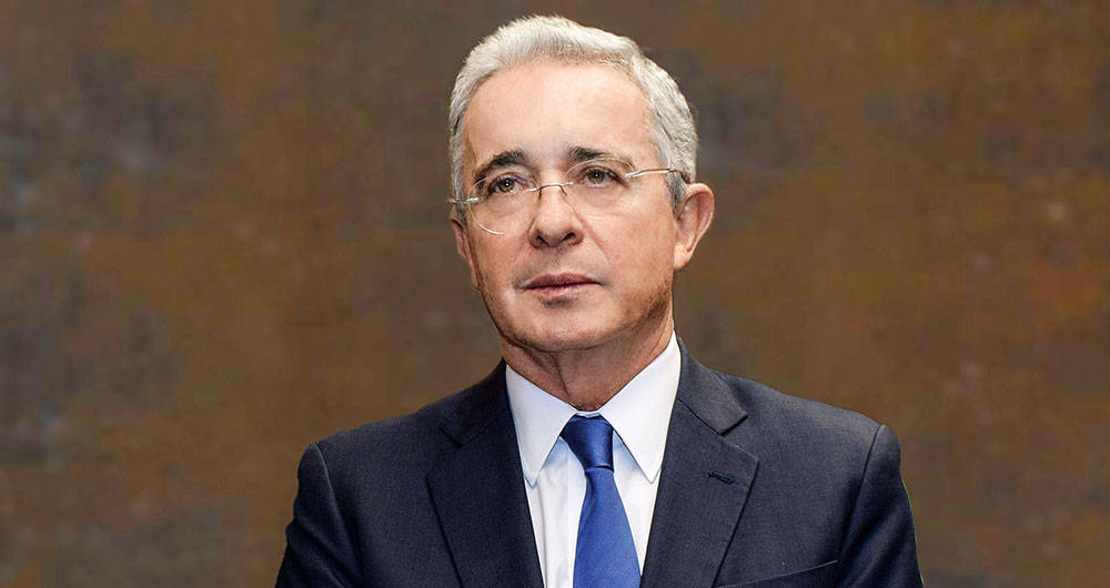 Ordenan detención de Álvaro Uribe, expresidente de Colombia