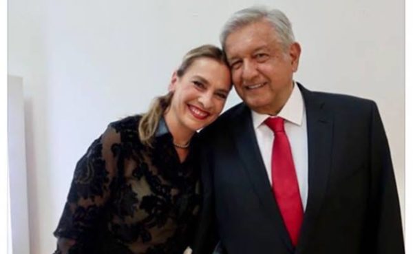 AMLO y su esposa buscan registrar sus nombres ante el IMPI