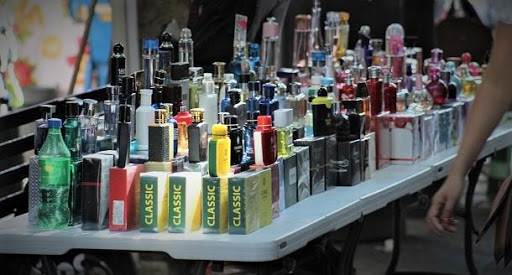 A si es como clonan perfumes de marca y vendidos en Tepito, CdMx