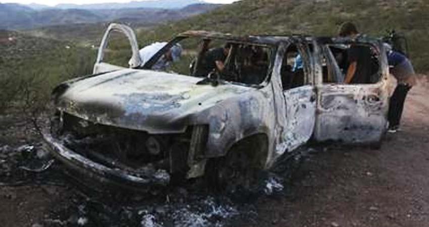 Camioneta de los Lebarón no exploto; sicarios le prendieron fuego con ellos dentro