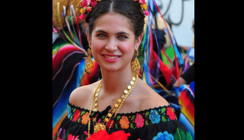 Critican a revista por exaltar belleza de Chiapas con una mujer blanca de ojos verdes