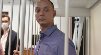 Amplían la prisión preventiva al periodista Ivan Safronov