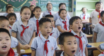 Niños de Wuhan vuelven al colegio sin ser obligados a usar cubre-bocas