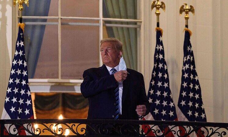 Trump sale del hospital tras varios días internado por COVID-19