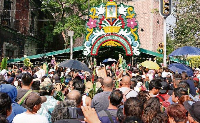 Pese a pandemia, devotos acuden a iglesia de San Hipólito a festejar a ‘San Juditas’