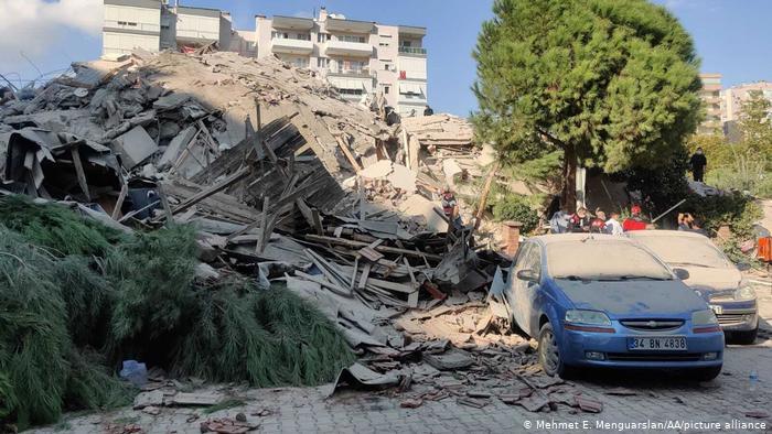 Sube a 37 muertos terremoto en Grecia-Turquía