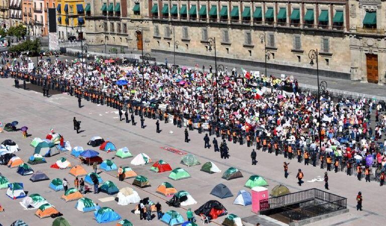 #MarchaDelMillón no reunió ni a 6 mil asistentes, AMLO triste