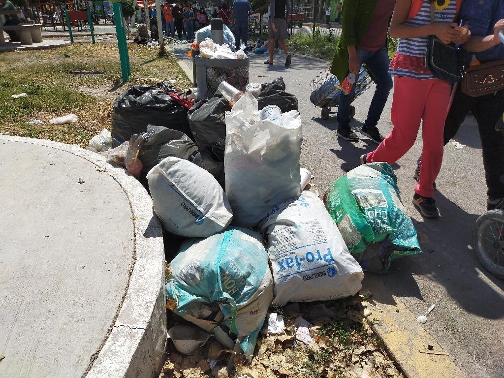 Vecinos de Ecatepec denuncian parque convertido en basurero