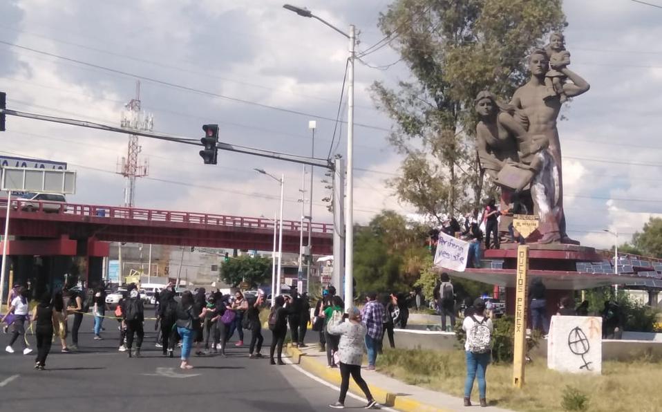 Marchan feministas en Ecatepec