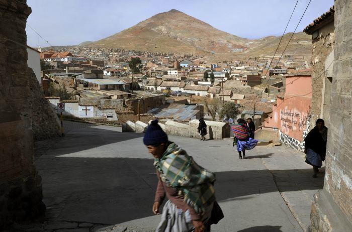 Una madre obligo a su hijo a comer excremento por revelar infidelidad a su padre