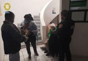 ¡OJO!: Encuentran a mujer de 93 años deambulando solita sobre la Zaragoza, al parecer escapó de su hogar