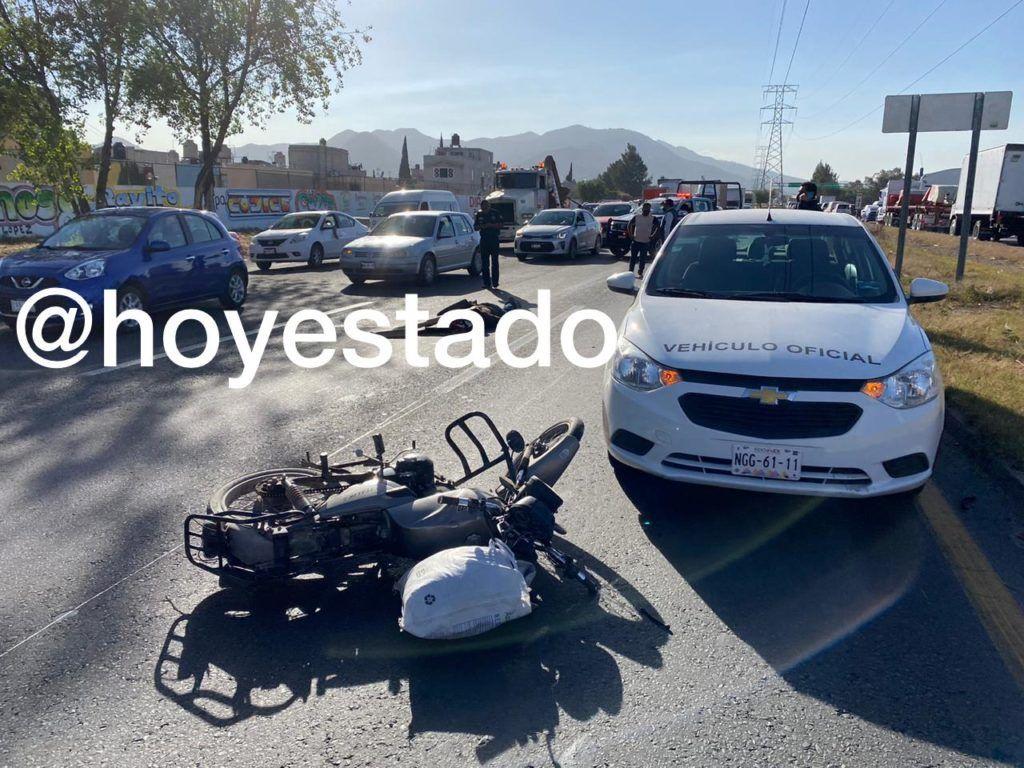 Motociclista muere arrollado por un camión de carga en la Texcoco-Lechería