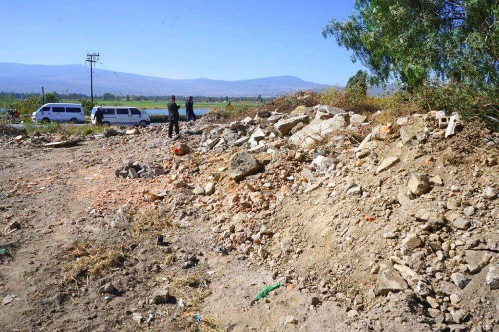 Convierten las Lagunas de Xico en tiradero de cascajo, ante la mirada de las autoridades