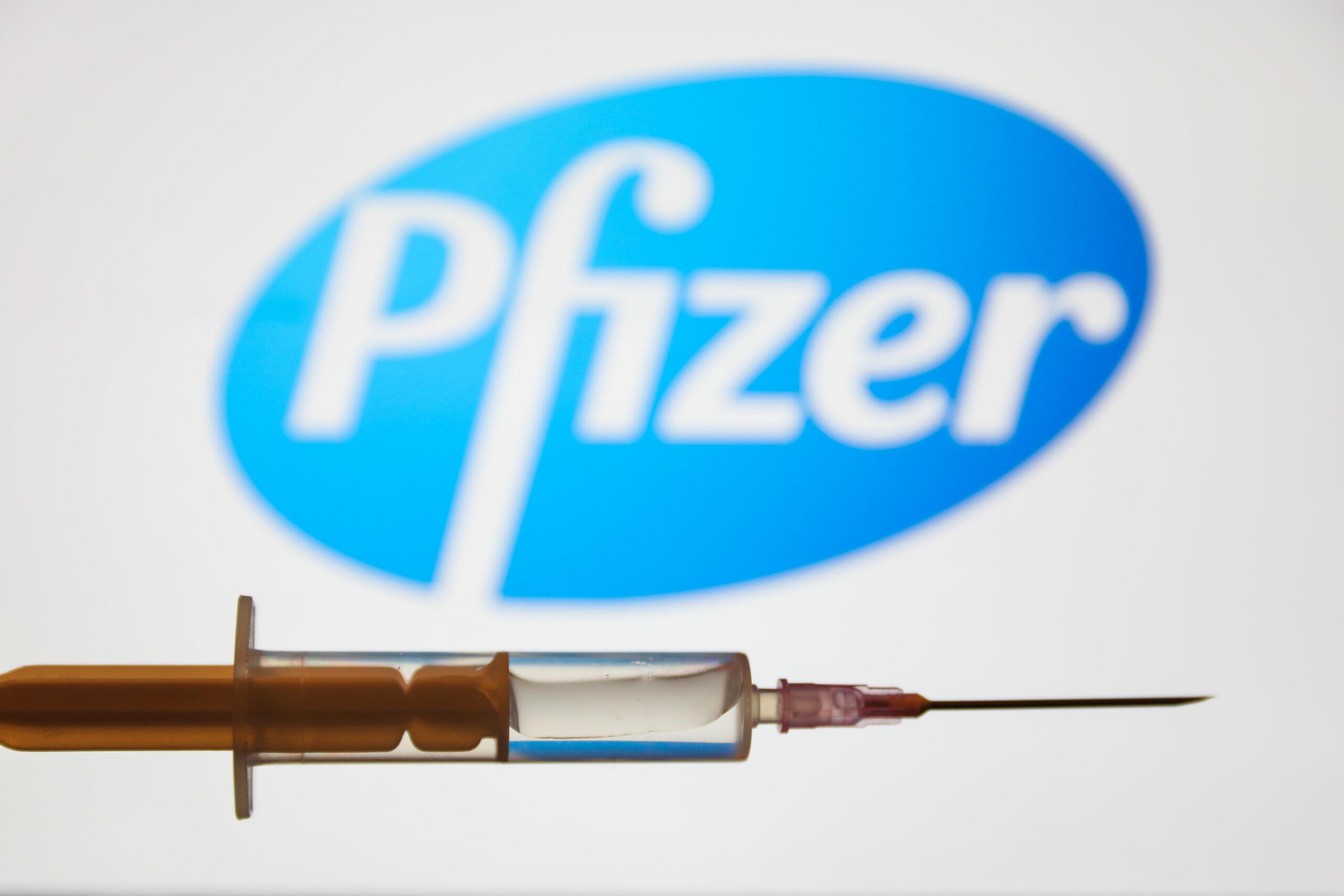 La vacuna de Pfizer se inyectará a ‘horas’ de su aprobación, revelan