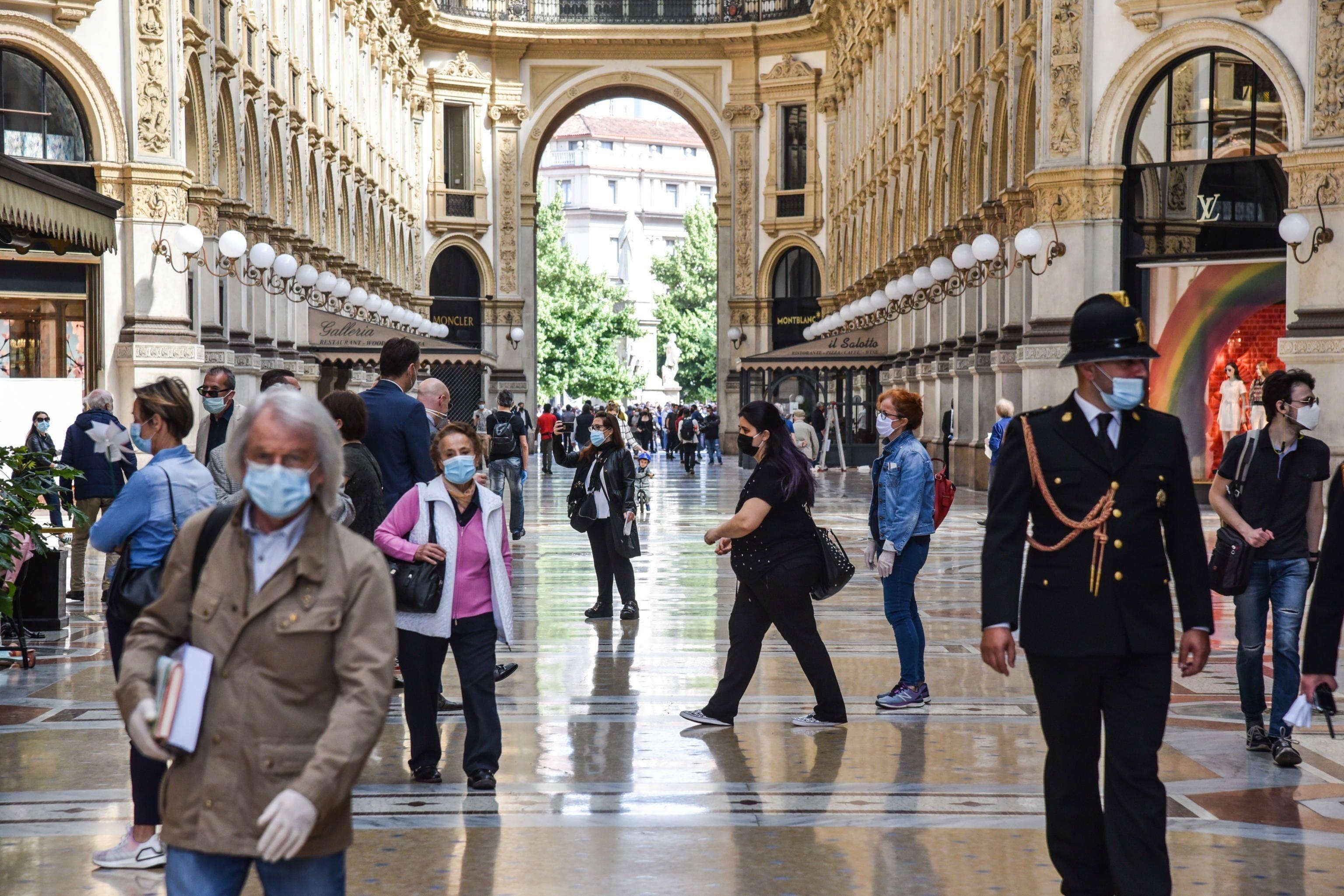 Italia, muy golpeado por el COVID y obligado a reabrir la economía