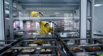 En escuelas de China robots preparan y reparten alimentos