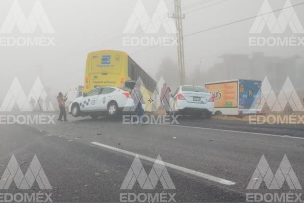 Intensa neblina provoca carambolas en la carretera Toluca-Atlacomulco