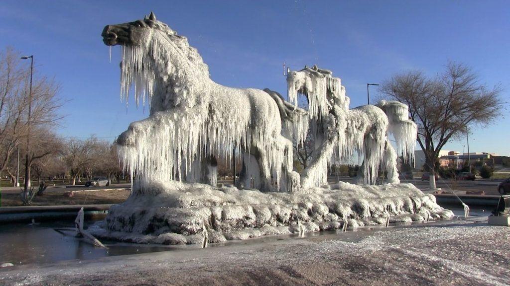 Bajas temperaturas congelan monumentos al norte del país