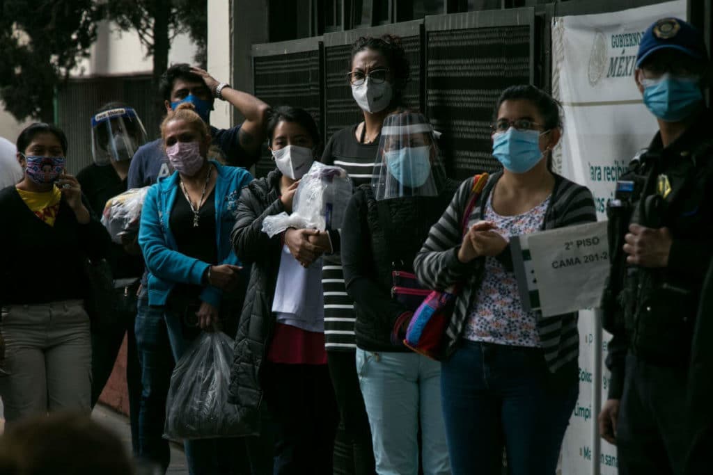 Pese a contagios, familias siguen en la calle, advierten