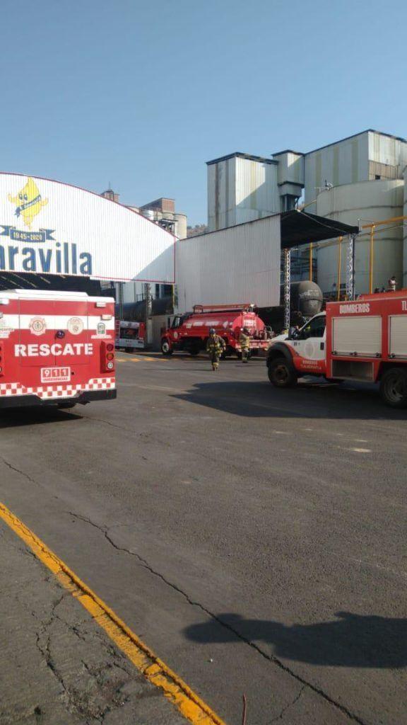 Se incendia fábrica de aceite comestible en Tlalnepantla