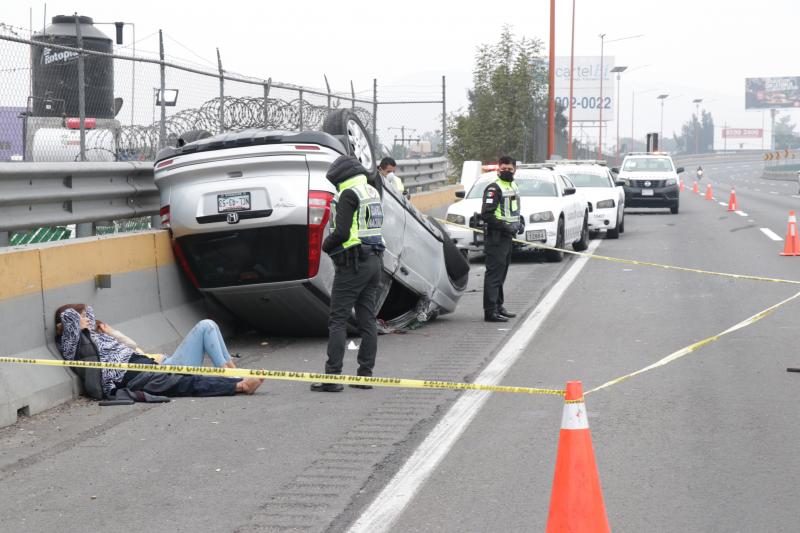 URGENTE: Volcadura sobre la México-Pachuca deja a 2 mujeres lesionadas; una perdió la mano