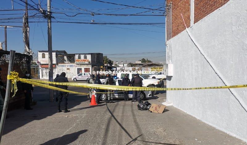 VIDEO IMPACTANTE. Dos cuerpos y un mensaje de miedo aparecen en Edomex