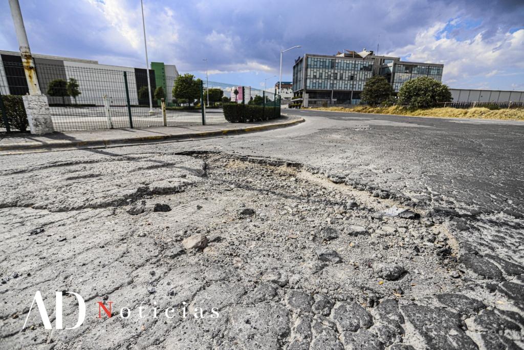 Calle Miguel Alemán Aeropuerto, en el abandono del Ayuntamiento  de Toluca