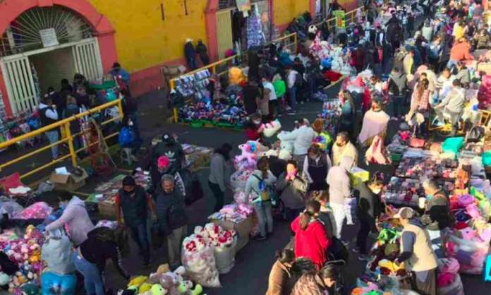Así-abarrotan-Mercado-Sonora-buscan-productos-para-San-Valentín-1