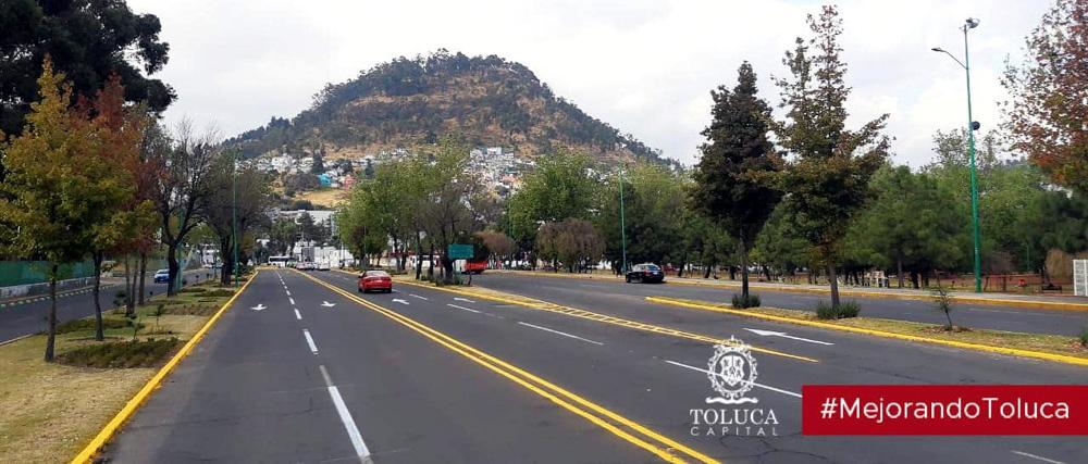 Balizado en vialidades y calles de Toluca favorece seguridad de peatones y automovilistas